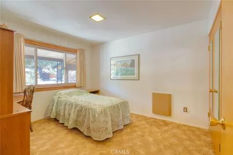 Bedroom - 960 Snowbird Rd, Wrightwood, CA 92397 photo 4 of 13