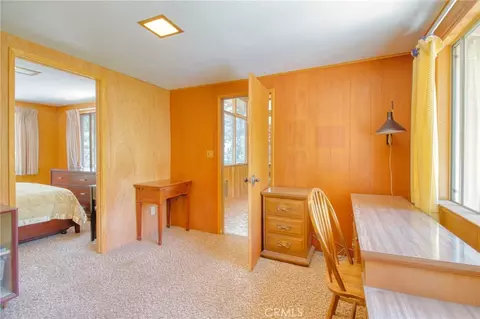 Bedroom - 960 Snowbird Rd, Wrightwood, CA 92397 photo 11 of 13