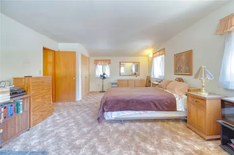 Bedroom - 960 Snowbird Rd, Wrightwood, CA 92397 photo 8 of 13
