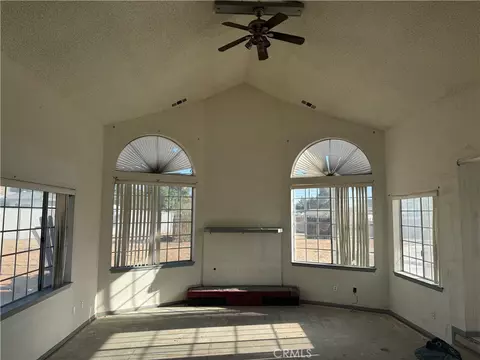 Living - 20635 Tonawanda Rd, Apple Valley, CA 92307 photo 1 of 2