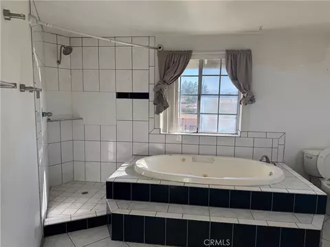 Bath - 20635 Tonawanda Rd, Apple Valley, CA 92307 photo 3 of 3