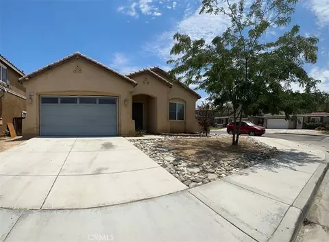 9019 Fremont Ct, Oak Hills, CA 92344