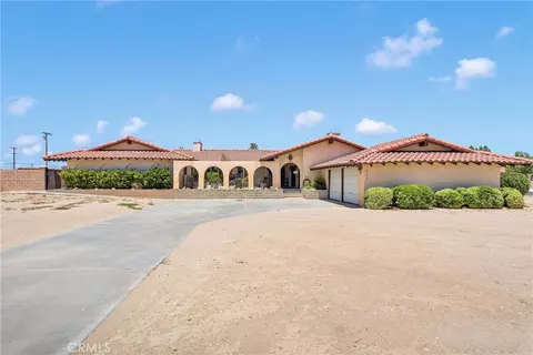 19678 Red Feather Rd, Apple Valley, CA 92307