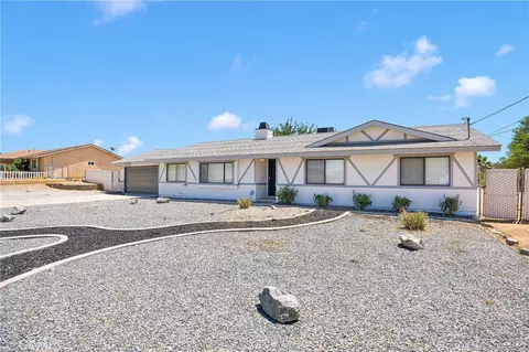 17761 Pine St, Hesperia, CA 92345