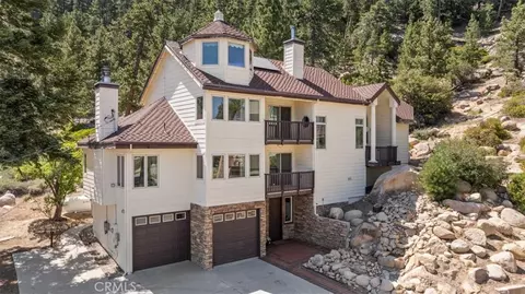 38512 N Shore Dr, Fawnskin, CA 92333