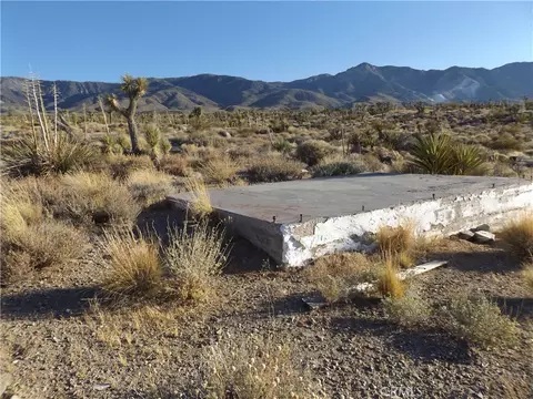 15 Tate Ln, Lucerne Valley, CA 92356