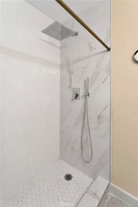 Bath - 22035 Pahute Rd, Apple Valley, CA 92308 photo 3 of 6