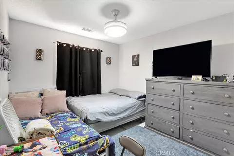 Bedroom - 22035 Pahute Rd, Apple Valley, CA 92308 photo 2 of 4