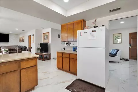 Kitchen - 22035 Pahute Rd, Apple Valley, CA 92308 photo 4 of 4