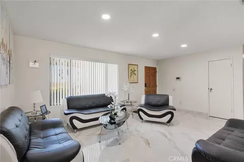 Living - 22035 Pahute Rd, Apple Valley, CA 92308 photo 2 of 3