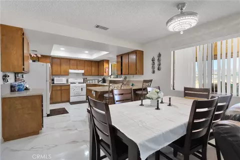 Dining - 22035 Pahute Rd, Apple Valley, CA 92308 photo 2 of 2
