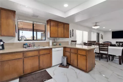 Kitchen - 22035 Pahute Rd, Apple Valley, CA 92308 photo 3 of 4
