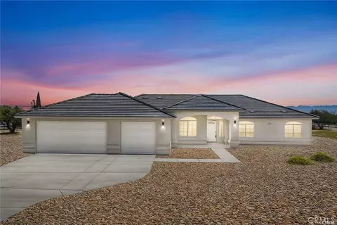 8569 Oakwood Ave, Hesperia, CA 92345