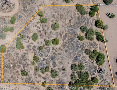 10624 Cedar St, Oak Hills, CA 92344