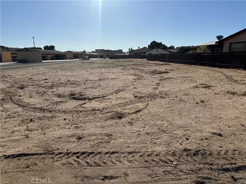 27182 Strawberry Ln, Helendale, CA 92342