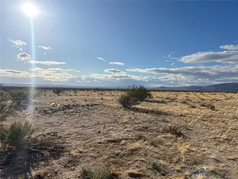 2 Goldfich Ave, Yucca Valley, CA 92285