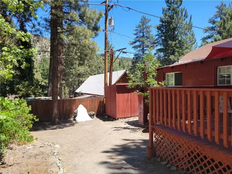 Exterior - 1494 Laura St, Wrightwood, CA 92397 photo 5 of 6