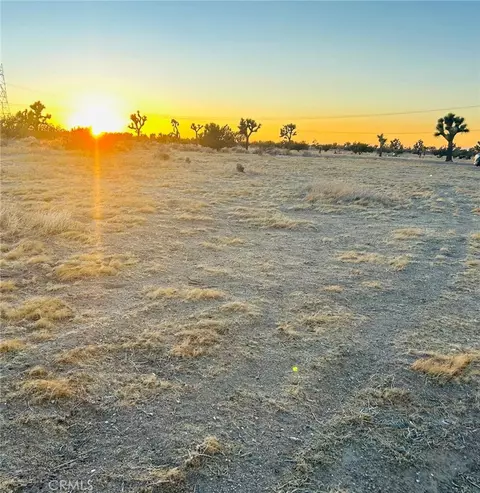 4 Two Mile Rd, Joshua Tree, CA 92252