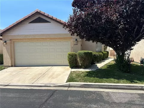 Exterior - 11580 Oak St, Apple Valley, CA 92308 photo 2 of 7