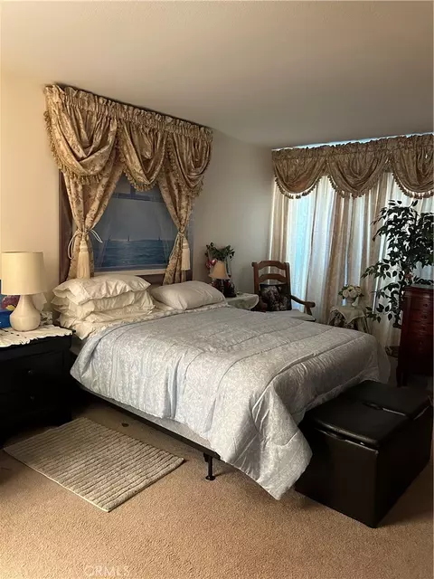 Bedroom - 11580 Oak St, Apple Valley, CA 92308 photo 3 of 4