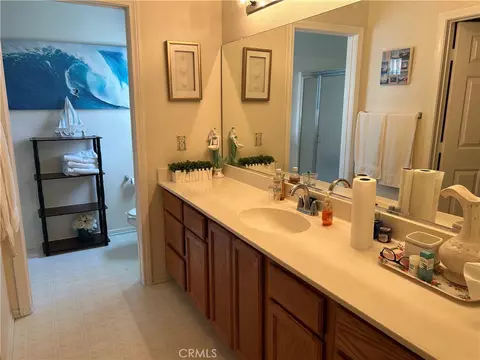 Bath - 11580 Oak St, Apple Valley, CA 92308 photo 1 of 4