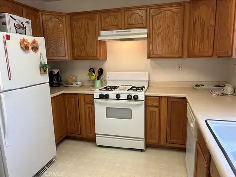 Kitchen - 11580 Oak St, Apple Valley, CA 92308 photo 1 of 2