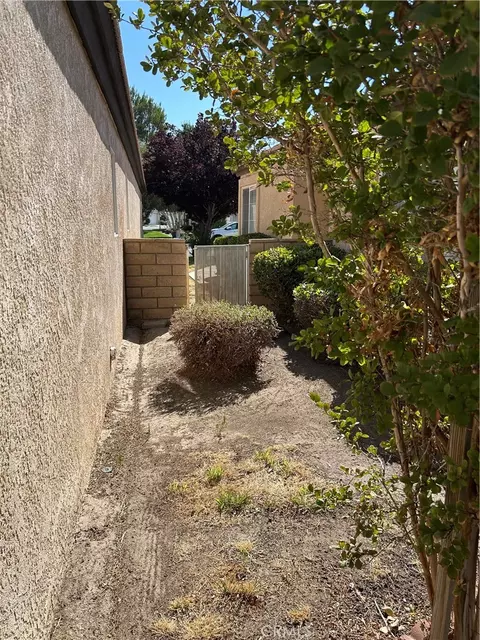 Exterior - 11580 Oak St, Apple Valley, CA 92308 photo 7 of 7