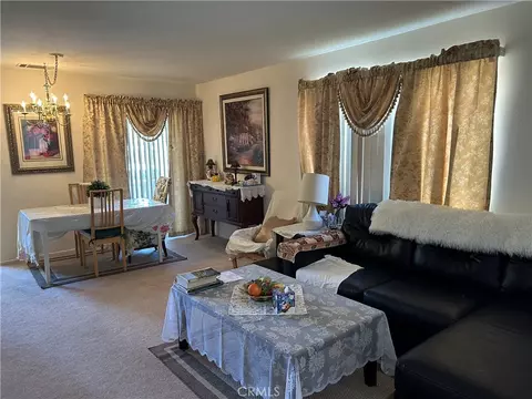 Living - 11580 Oak St, Apple Valley, CA 92308 photo 2 of 3