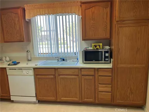 Kitchen - 11580 Oak St, Apple Valley, CA 92308 photo 2 of 2