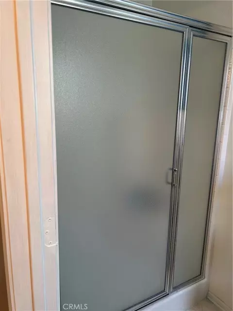 Bath - 11580 Oak St, Apple Valley, CA 92308 photo 3 of 4