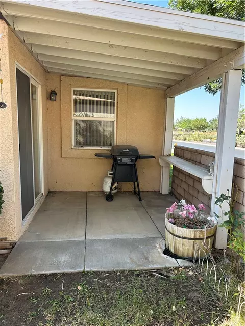 Exterior - 11580 Oak St, Apple Valley, CA 92308 photo 4 of 7