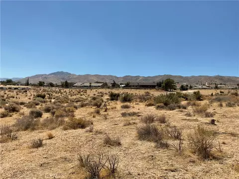 7 Ocotillo Way, Apple Valley, CA 92308 photo 2