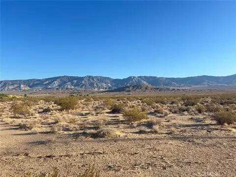 22 Clark St, Lucerne Valley, CA 92356