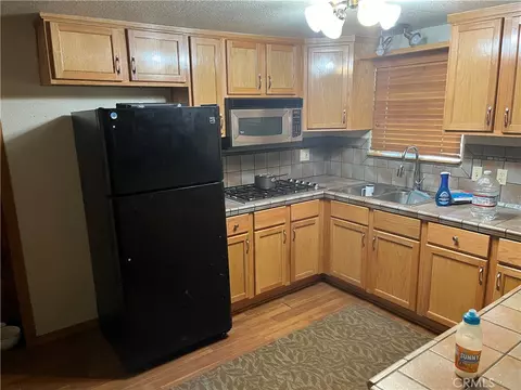 Kitchen - 5865 Elm St, Wrightwood, CA 92397 photo 1 of 1