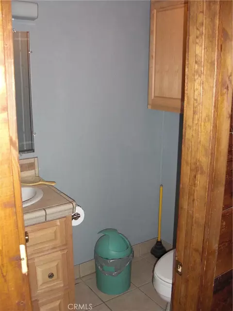Bath - 5865 Elm St, Wrightwood, CA 92397 photo 2 of 2
