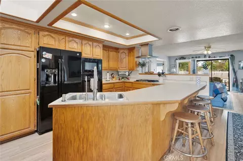 Kitchen - 27871 Jasmine, Helendale, CA 92342 photo 3 of 4