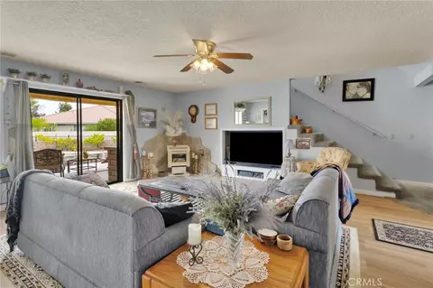 Living - 27871 Jasmine, Helendale, CA 92342 photo 3 of 5
