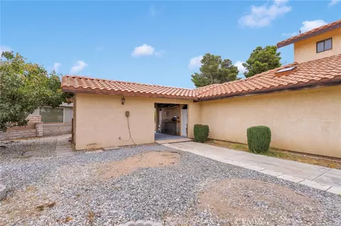 Exterior - 27871 Jasmine, Helendale, CA 92342 photo 6 of 13