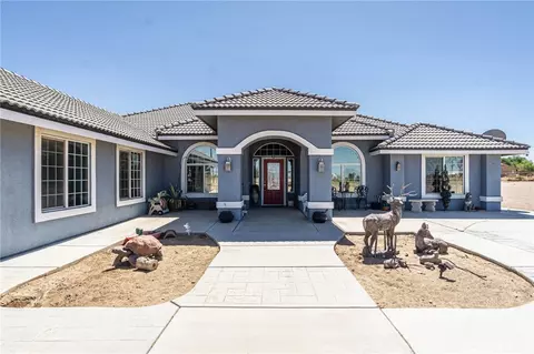 9735 Elsinore Rd, Oak Hills, CA 92344
