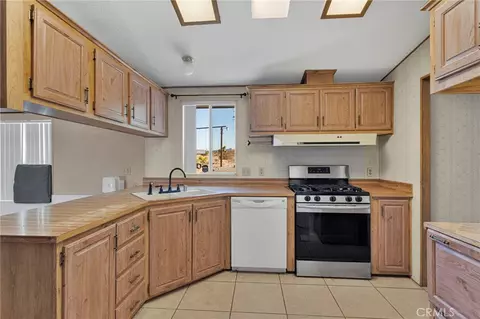 11579 Amarillo Rd, Phelan, CA 92371 photo 4