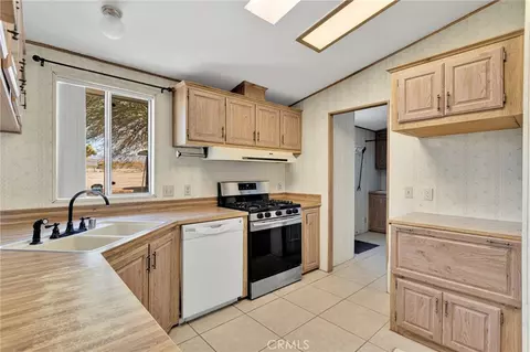 11579 Amarillo Rd, Phelan, CA 92371 photo 3