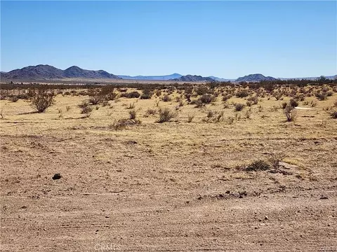 400 Cascadian Ave, Lucerne Valley, CA 92356