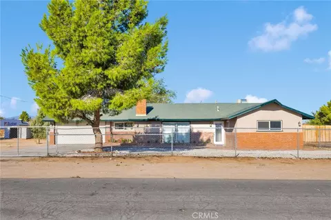 12416 Tonikan Rd, Apple Valley, CA 92308