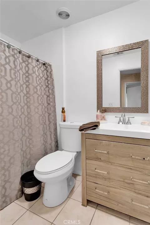 Bath - 9983 Ladera Ave, Lucerne Valley, CA 92356 photo 2 of 6