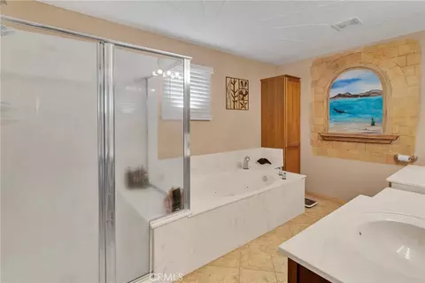 Bath - 9983 Ladera Ave, Lucerne Valley, CA 92356 photo 5 of 6