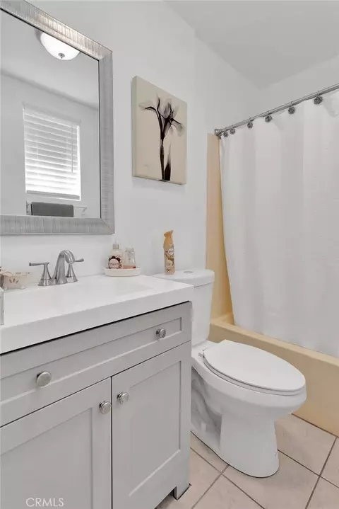 Bath - 9983 Ladera Ave, Lucerne Valley, CA 92356 photo 4 of 6