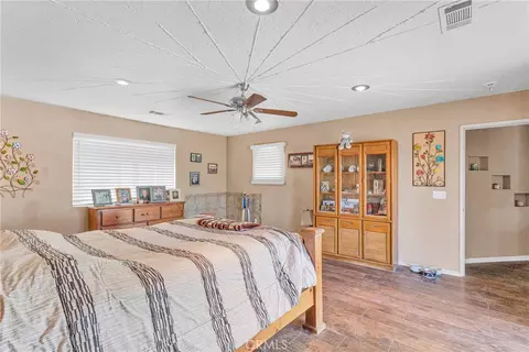 Bedroom - 9983 Ladera Ave, Lucerne Valley, CA 92356 photo 6 of 6