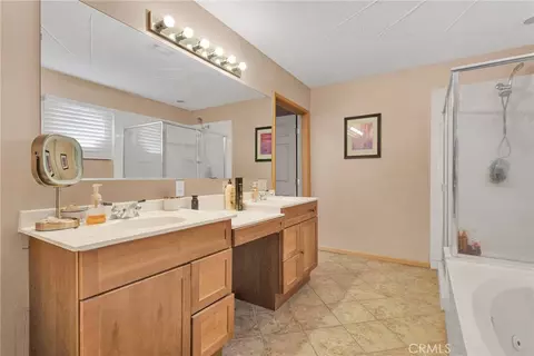 Bath - 9983 Ladera Ave, Lucerne Valley, CA 92356 photo 6 of 6