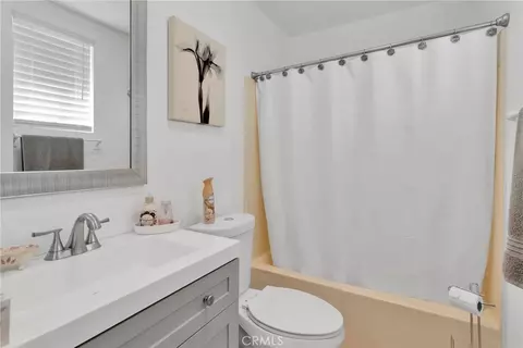 Bath - 9983 Ladera Ave, Lucerne Valley, CA 92356 photo 3 of 6