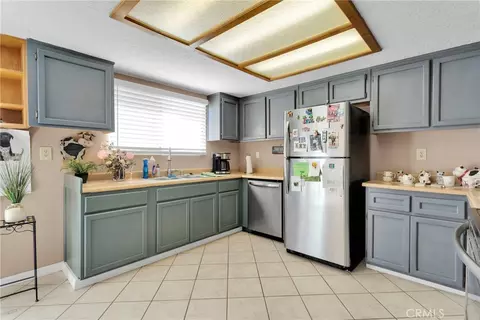 Kitchen - 9983 Ladera Ave, Lucerne Valley, CA 92356 photo 1 of 3
